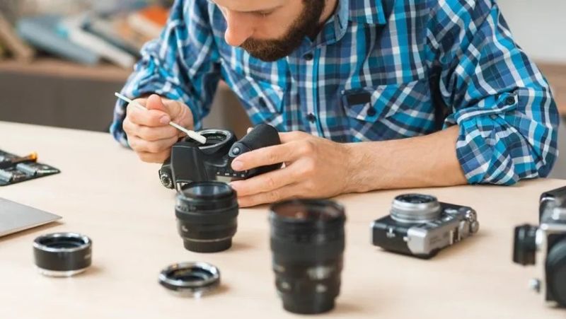 man-cleaning-camera-sensor-feature-825x465